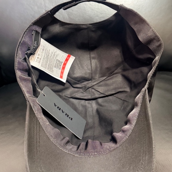 NEW UNISEX PRADA BLACK RE-NYLON BASEBALL CAP ONE SIZE - Picture 3 of 3